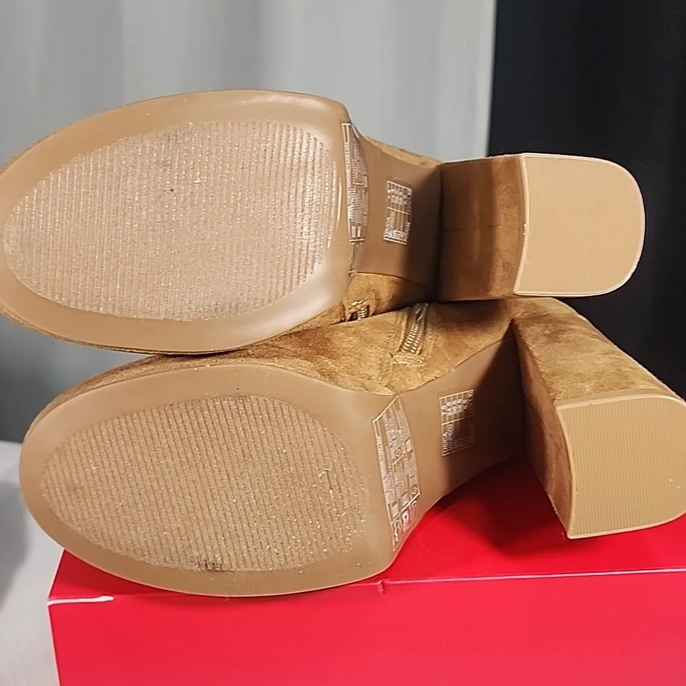 Forever 21 Tan Heeled Boots with Chunky Heel and Platform - Picture 8 of 12